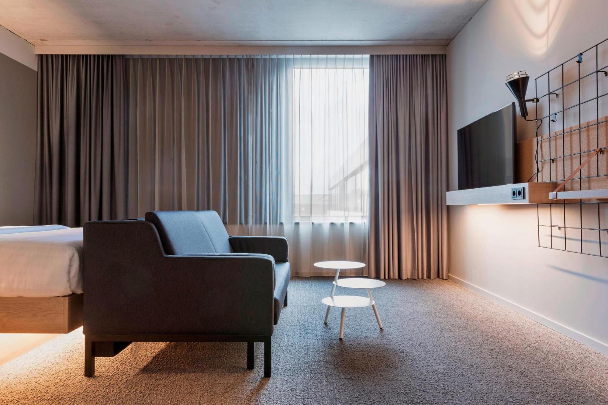 Moxy Frankfurt City Center Francoforte sul Meno Esterno foto