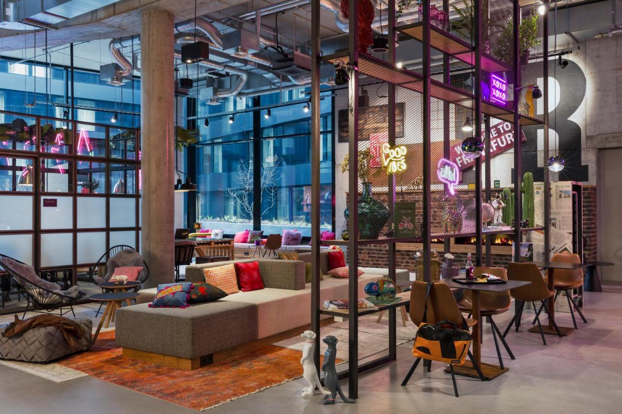 Moxy Frankfurt City Center Francoforte sul Meno Esterno foto